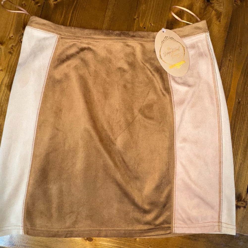 NWT Faux Suede Mini Skirt – Taupe/Cream